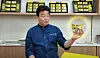 Paik Jong-won promotes pork ham, or 'Paik Ham,' in a YouTube video. [SCREEN CAPTURE]
