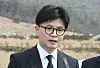 Former conservative People Power Party leader Han Dong-hoon speaks with the press in Daejeon on March 25. [NEWS1]