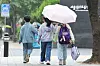 Students walk into an elementary school in Seoul on May 16. [NEWS1]