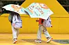 Students walk into an elementary school in Seoul on May 16. [NEWS1]