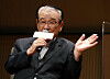Veteran actor Lee Soon-jae talks to reporters at a press conference for the play ″King Lear″ at the Seoul Arts Center in southern Seoul on Sept. 28, 2021. [YONHAP]