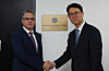 Ariel Lorenzo Rodriguez, left, director general for Asia and Oceania affairs at the Cuban foreign ministry, poses for photo with Lee Joo-il, director general for Central and South American affairs at Korea's foreign ministry, during a plaque-unveiling ceremony ahead of the official opening of the Cuban Embassy in Seoul, on June 10. [YONHAP]