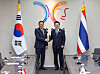 President Lee Jae Myung, right, shakes hands with Thai Prime Minister Anutin Charnvirakul ahead of their summit at the Gyeongju Hwabaek International Convention Center in the southeastern city of Gyeongju on Oct. 30. [PRESIDENTIAL OFFICE]