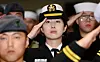 Chey Min-jeong, the second daughter of SK Chairman Chey Tae-won who served as a commissioned naval officer, salutes during a homecoming ceremony in Busan in 2015. [NEWS 1]