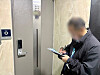 Park, a census taker for the 2025 Population and Housing Census, writes a notice at a multifamily housing unit in Seoul on Nov. 7. [LEE AH-MI]