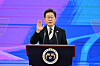 President Lee Jae-myung takes the oath of office in the Rotunda Hall of the National Assembly in Yeouido, Seoul, on June 4. [JOONGANG ILBO]