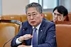 Vice Minister of Employment and Labor Kim Min-seok answers questions during the first plenary session of the Environment and Labor Committee at the National Assembly in western Seoul on June 25. [NEWS1]