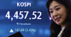 A screen in Hana Bank's trading room in central Seoul shows the Kospi closing at 4,457.52 points on Jan. 5, up 147.89 points, or 3.43 percent, from the previous trading session. [KIM JONG-HO]
