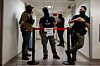 Federal immigration officers wait to make detainments at U.S. immigration court in Manhattan, in New York City on Aug. 6. [REUTERS/YONHAP]
