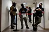 Federal immigration officers wait to make detainments at U.S. immigration court in Manhattan, in New York City on Aug. 6. [REUTERS/YONHAP]