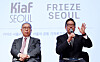 Hwang Dal-seung, president of the Galleries Association of Korea, left, and Patrick Lee, director of Frieze Seoul, speak during a news conference for the upcoming KIAF Seoul and Frieze Seoul in central Seoul on Thursday. [NEWS1]