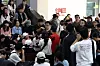 Customers wait to fill in their information for the refund process at WeMakePrice's offices on Thursday. [YONHAP]