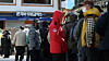 Older citizens wait in line for the free meal near the Tapgol Park in central Seoul on Jan. 20. [NEWS1]