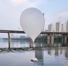 A balloon carrying trash, suspected to have been sent from North Korea, lands in the Han River near Jamsil Bridge in southern Seoul on June 9. [JOINT CHIEFS OF STAFF]