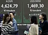 The Kospi is seen at 4,624.79 points on an electric board in Hana Bank's trading room in Jung District, central Seoul, on Jan. 12, up 38.47 points, or 0.84 percent, from the previous trading session. [YONHAP]