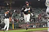 San Francisco Giants outfielder Lee Jung-hoo scores against the Milwaukee Brewers during the eighth inning of an MLB game in San Francisco on April 22. [AP/YONHAP]