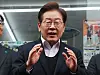 Democratic Party presidential candidate Lee Jae-myung speaks during a visit to a traditional market in Yangpyeong, Gyeonggi, on May 5. [YONHAP]