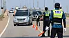Police officers conduct security checks on vehicles at Choji Bridge in Ganghwa Island, Incheon, on June 18 as part of efforts to prevent the launch of anti-North Korea leaflets in border areas. [YONHAP]