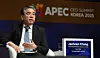 Chang Jae-hoon, vice chairman of Hyundai Motor Group, participates in a discussion with Ivana Jemelkova, CEO of the Hydrogen Council, during the APEC CEO Summit at the Gyeongju Arts Center in Gyeongju, North Gyeongsang, on Oct. 30. [KIM SEONG-RYONG]