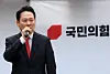 People Power Party leader Jang Dong-hyeok speaks at a rally near Chuncheon City Hall in Gangwon Province on Nov. 30. [YONHAP]
