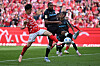 Mainz midfielder Lee Jae-sung, left, vies for the ball during the Bundesliga match against Bayer 04 Leverkusen at Mewa Arena in Germany on May 17. [AFP/YONHAP]
