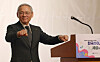 Culture Minister Yu In-chon greets in sign language at the fifth Korean Sign Language Day event in the Swiss Grand Hotel, western Seoul on Feb. 3. [NEWS1]