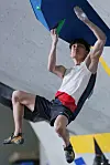 Korea's Lee Do-hyun climbs the wall during the bouldering stage of the men's bouldering and lead combined event at the Hangzhou Asian Games in Hangzhou, China on Friday. [YONHAP]