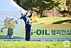 Lee So-mi tees off during the final round of the 2022 S-Oil Championship. [NEWS1]