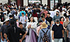 Foriegn tourists and citizens crowd Gyeongbok Palace in central Seoul on Oct. 9, the last day of the long Chuseok holidays. [YONHAP]