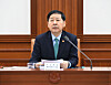 Finance Minister Koo Yun-cheol speaks during an inaugural meeting of ministers in charge of livelihood-related economic affairs held at the government complex in Seoul on Jan. 7. [YONHAP]