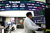 A screen in Hana Bank's trading room in central Seoul on Dec. 16 shows the Kospi closing at 2,488.97, 5.49 points lower than the previous session. [YONHAP]