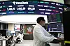 A screen in Hana Bank's trading room in central Seoul on Dec. 16 shows the Kospi closing at 2,488.97, 5.49 points lower than the previous session. [YONHAP]