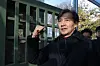 Cho greets his supporters at the Seoul Detention Center in Uiwang, Gyeonggi, before being imprisoned at the detention center on Monday. [NEWS1]