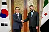 South Korean Foreign Minister Cho Tae-yul, left, and Syrian President Ahmed Al-Sharaa, right, shake hands during a meeting in Damascus on April 10. [MINISTRY OF FOREIGN AFFAIRS]