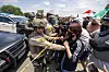 Los Angeles County Sheriff's deputies maintain a cordon during a standoff by protesters and law enforcement, following multiple detentions by Immigration and Customs Enforcement (ICE), in the Los Angeles County city of Paramount, California, U.S., June 7, 2025. [REUTERS/YONHAP]