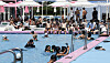 People enjoy the water at Jamwon swimming pool in Hangang Park on July 10. The pool draws over 1,000 visitors even on weekdays, most of them in their 20s and 30s. [KIM KYOUNG-ROK]