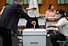 A voter in Busan casts his ballot on June 3, the day of Korea's 21st presidential election. [NEWS1]