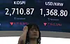 A screen in Hana Bank's trading room in central Seoul shows the Kospi opening on May 30. [YONHAP]