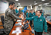 Acting Defense Minister Kim Seon-ho, right, greets military personnel during a visit to the Ground Operations Command on March 13. [YONHAP]