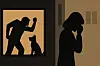 An image shows a victim of a relationship crime considering whether to enter a temporary shelter while leaving a dog behind. [JOONGANG ILBO]