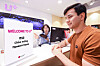A customer talks with an LG U+ salesperson for mobile plans. [LG U+]