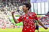 Mainz midfielder Lee Jae-sung celebrates scoring during a Bundesliga match against Wolfsburg at the MEWA Arena in Mainz, Germany, on April 19. [AP/YONHAP]