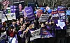 Pro-abortion rights protesters rally outside the Supreme Court in Washington, March 2, 2016. [AP/YONHAP]