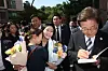 President Lee Jae-myung, right, and first lady Kim Hye-kyung, center, greet their supporters in front of their home in Gyeyang District, Incheon, on June 4. [JOINT PRESS CORPS]