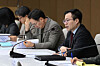 Trade Minister Yeo Han-koo, right, is seen during a meeting at the Korea Chamber of Commerce and Industry in Jung District, central Seoul on Jan. 8. [YONHAP]