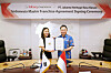 Genesis BBQ Chairman Yoon Hong-geun, right, poses for a photo with a representative from Indonesian firm Jakarta Heritage Rasa Harum after signing a master franchise agreement. [GENESIS BBQ]