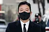 Kim Sung-hoon, deputy chief of the Presidential Security Service (PSS), walks into the National Office of Investigation (NOI) headquarters in Seodaemun District, western Seoul, on Jan. 17. [NEWS1]