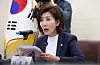People Power Party (PPP) presidential primary candidate Na Kyung-won speaks during a press conference at the Daegu City Hall on April 21. [YONHAP]