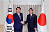 President Yoon Suk Yeol, left, and Japanese Prime Minister Fumio Kishida shake hands during their bilateral talks in Washington on July 10, on the margins of the NATO summit. [JOINT PRESS CORPS]