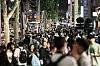 Daechi-dong's main road bustling with 'Daechi moms' waiting for their children at 10 p.m. on June 14, 2024. [JOONGANG ILBO]